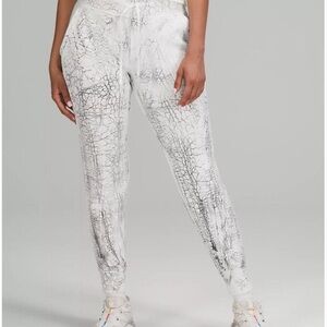 Lululemon Women Warm Down Joggers Pants thread dye size 14 black/white